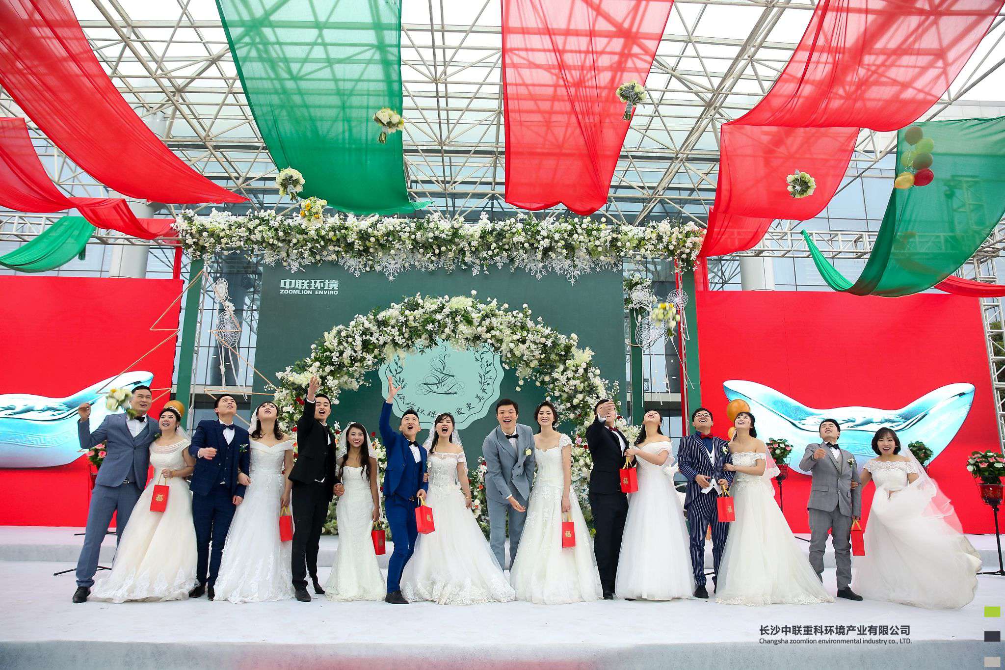 最美新娘！最帥新郎！最豪婚車(chē)！最贊婚禮！