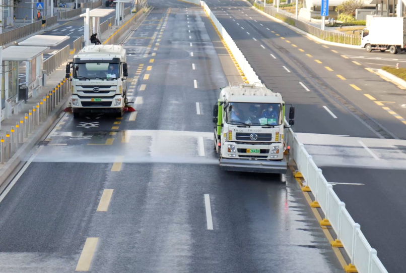 奔赴前線！盈峰環(huán)境環(huán)衛(wèi)裝備助力各地打贏疫情防控阻擊戰(zhàn)！